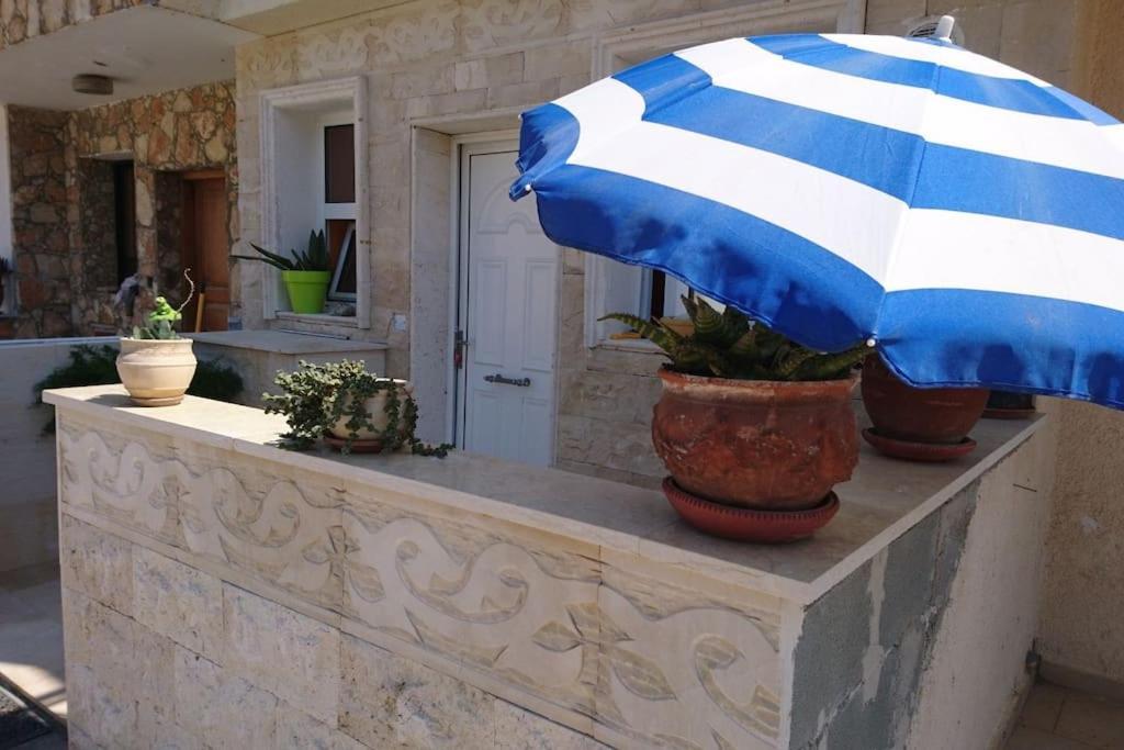 Isabella Court Townhouse Near Venus Beach And Lidl Paphos Eksteriør billede
