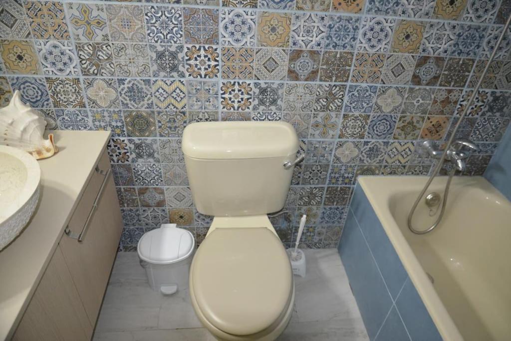 Isabella Court Townhouse Near Venus Beach And Lidl Paphos Eksteriør billede